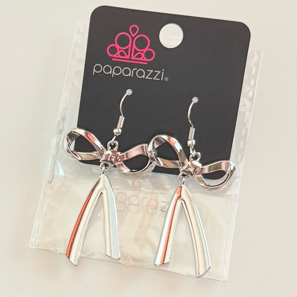 Paparazzi Silver Bow Earrings